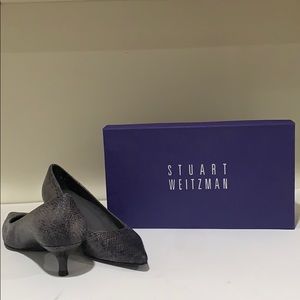Stuart Weitzman  Gray faux snake skin pumps